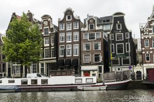 Dancing houses
