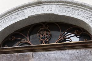 Dettaglio della porta di ingresso di una casa