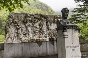 Monumento a Federico Rosazza