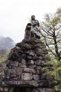 Monumento nel giardino